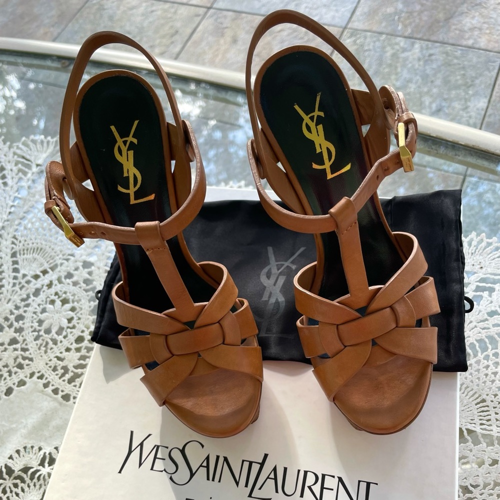 YVES SAINT LAURENT
Tribute Leather 105mm Platform Sandals